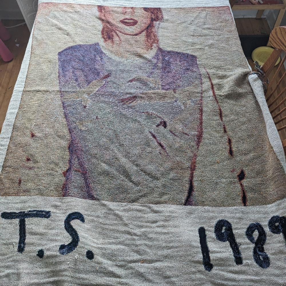 Rare Taylor Swift “1989” world tour tapestry / throw blanket. Afgan woven